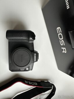 Canon EOS R - top stav - 3