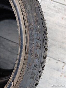 Bridgestone 215/40r18 - 3