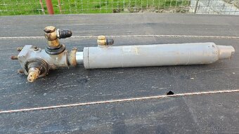 Posilovač řízení Zetor - 3