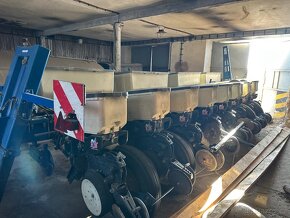 Přesný secí stroj na kukuřici Kinze 3000 - 3