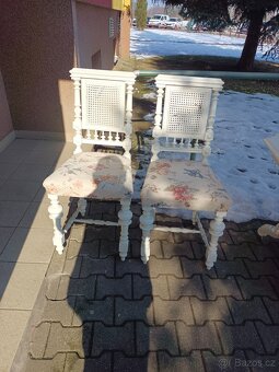 Starý dobový nábytek. - 3