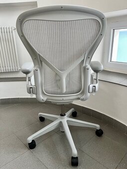 kancelářská židle Herman Miller Aeron Mineral - 3