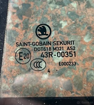 Levé zadní trojúhelníkové okno Škoda Fabia 3 combi - 3