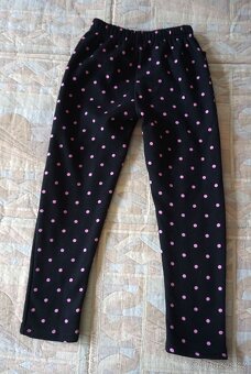 Dívčí zateplené legíny s puntíky vel.116/122 zn.WD - 3