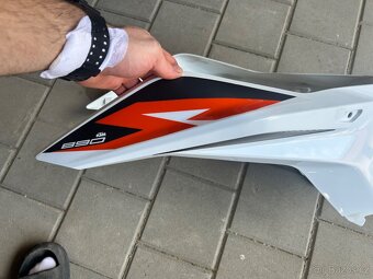 Plast nádrže KTM 890 duke R - 3