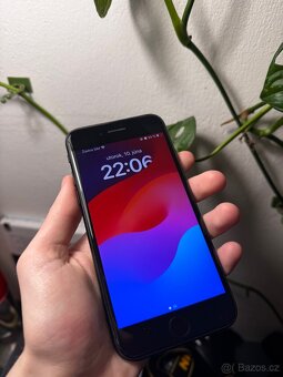 iPhone SE (2020) - 64GB, Space Grey - 3