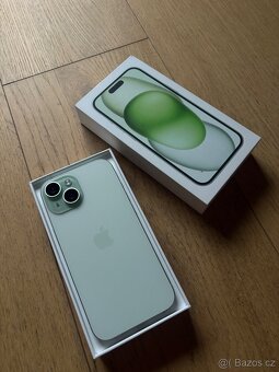 Apple iPhone 15 256GB zelený - 3