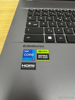 MSI Creator z17 hx studio, i7-13700HX, RTX 4060, 32GB RAM - 3