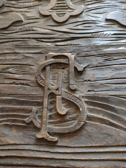 Starožitná vyřezávaná skříňka, šperkovnice - 3