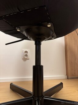 Kancelářská otočná židle IKEA Skruvsta - 3