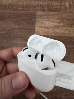 AirPods 4 - 3