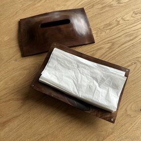 Designový dřevěný (ořech) box na kapesníky - 3