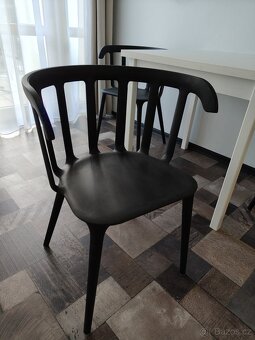 Černá křesílka / jídelní židle plast - 3