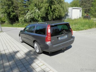 Volvo V70 2.4D5 Automat, Polokůže, Xenon - 3