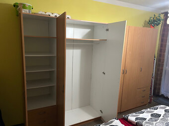 Prodám dvě skříně - 3