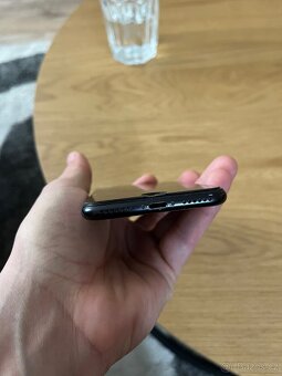 Apple iPhone SE 2020 černý 64GB - 3