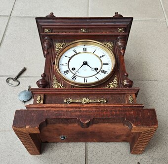 starožitné veliké vyřezávané a zdobené krbové hodiny - 3