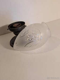 mosazný secesní lustr, vybrušované matové stínidlo - 3