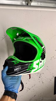 SHIFT assault helma na motocross - 3
