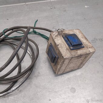 Zásuvková kostka pro zavěšení na strop - 3