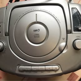 Rádio , přehrávač kazet a CD - 3