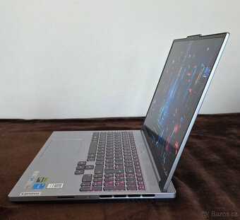 Prodám Lenovo Legion Slim 5 16IRH8 Misty Grey (kovový) - 3