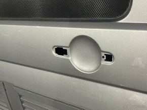 PRAVÉ posuvné DVEŘE na VW T5 T6 s ventilačními mřížkamy - 3