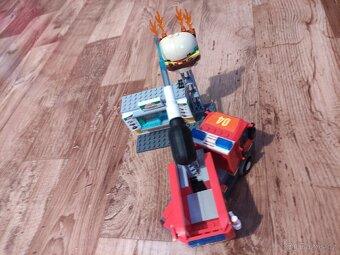 Lego city hasiči se stříkačkou - 3