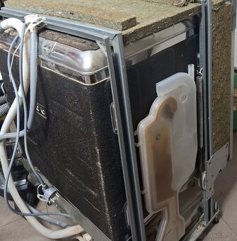 Myčka na nádobí Whirlpool vestavná - levně - 3