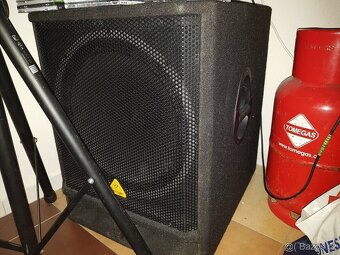 Subwoofer Behringer 18 palců - 3