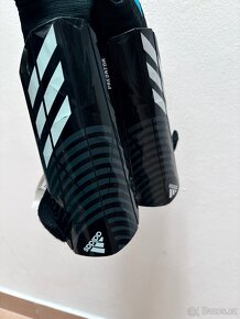 Fotbalové chrániče Adidas Predator SG MTC J černé - 3