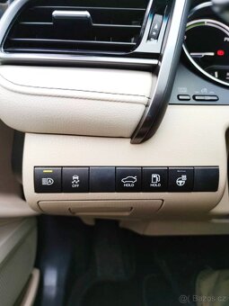 Toyota Camry XV70 - 3