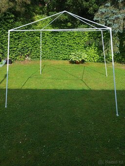 Zahradní altán s moskytiérou 3x3 m/2,4x2,4m a výška 2,5 m - 3