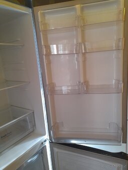 Lednicka s mrazakem LG A++ - 3