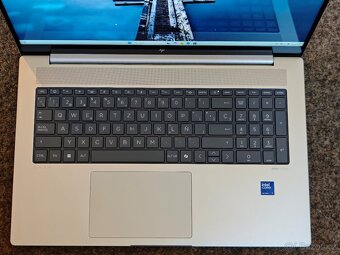 Multimediální HP Envy s Intel 155U, RTX 3050, dotykový - 3