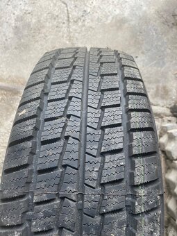 Hankook RW06 215/65-16C - 3
