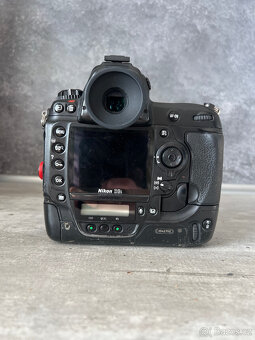 Nikon D3S - 3
