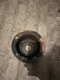 Prodám kompletní vzduchový filtr a řemenici motoru - 3
