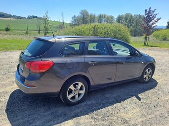 Opel Astra J kombi 1,4 - 3