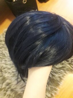 Tmavě modrá cosplay paruka - 3
