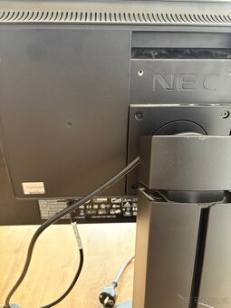 Monitor s komplet prislusenstvim - 3