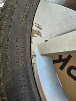 Prodám ORIGINÁLNÍ disky 17" na Scalu + Pneu Pirelli - 3