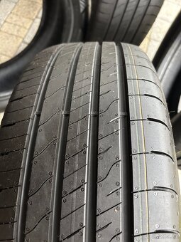 4x Letní Pneu 8mm GoodYear Efficient Grip Performance 2 215/ - 3
