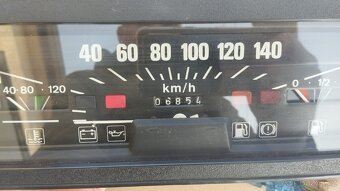 Přístrojová deska, palubní deska, tachometr na Škoda 105. - 3
