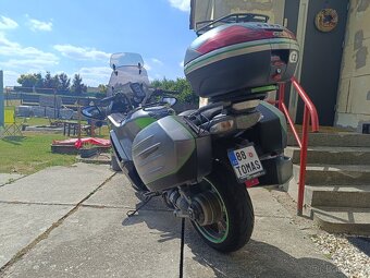 Kawasaki gtr 1400 - 3
