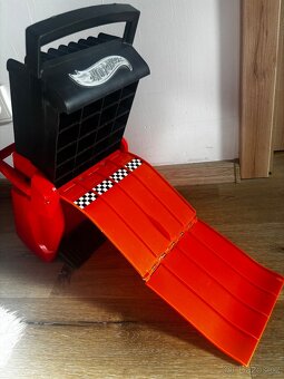 Hot Wheels sada (el. autodráha + hrací foplňk - 3