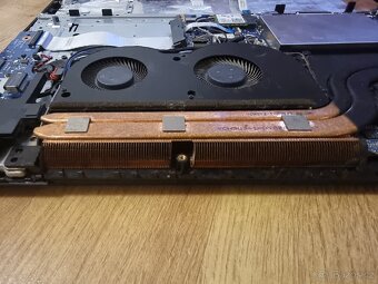 Lenovo legion y520-15ikbn - 3