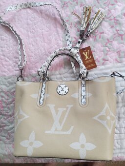 Peněženka Tommy Hilfiger a kabelka LV - 3