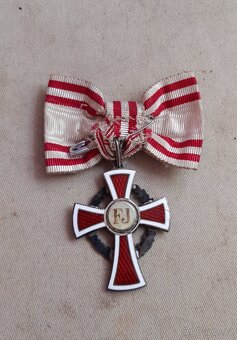 RU za zásluhy o Červený kříž, FJI, Patriae ac Humanitati - 3