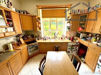 Vícegenerační vila (260 m2) po rekonstrukci se zahradním dom - 3